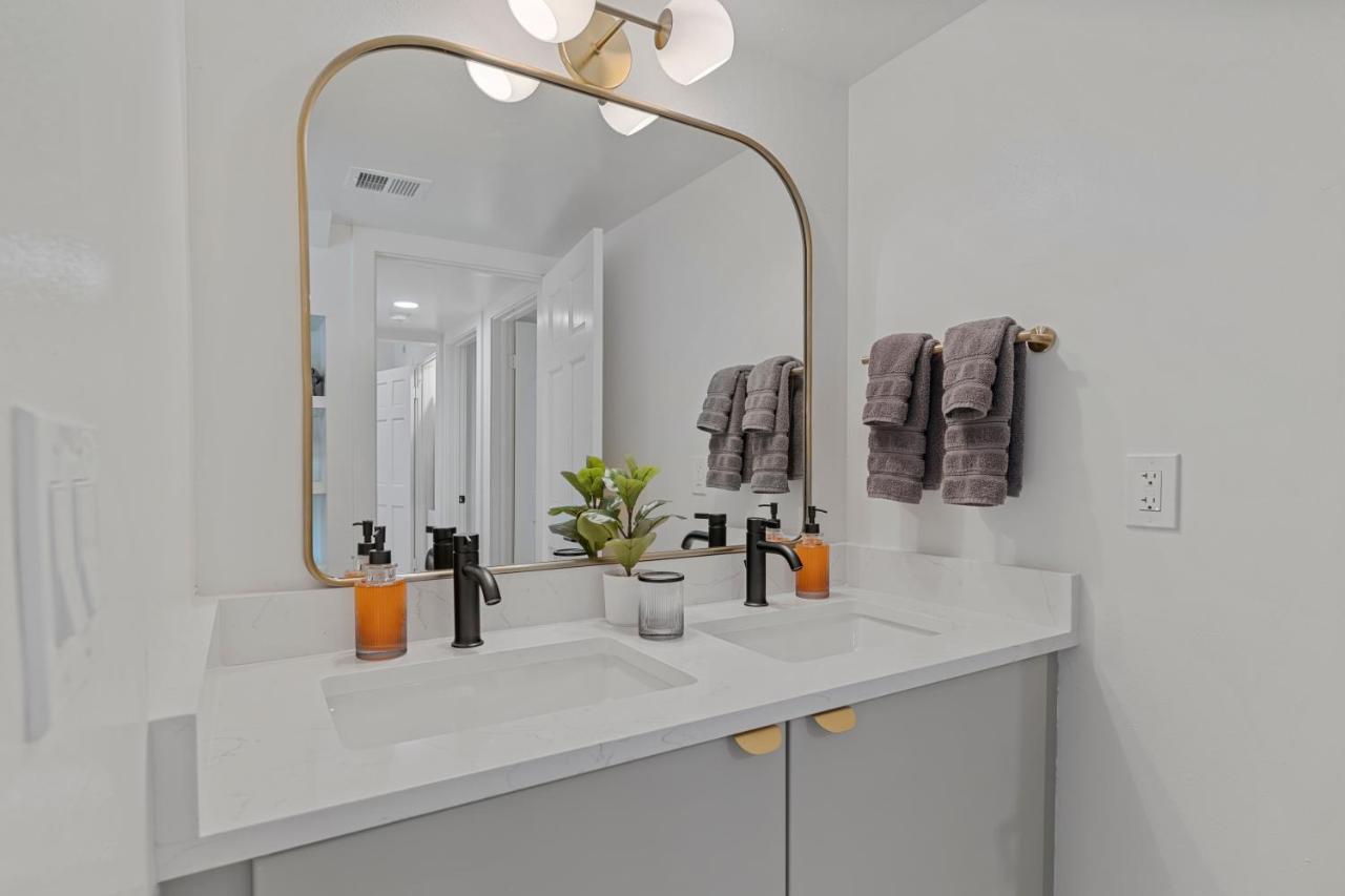 Peaceful Phoenix Getaway - Central Location, Family-Friendly & Pool Table! Exterior foto